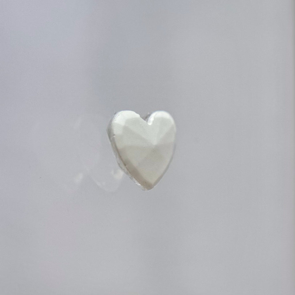Heart – milky flat 8×7mm