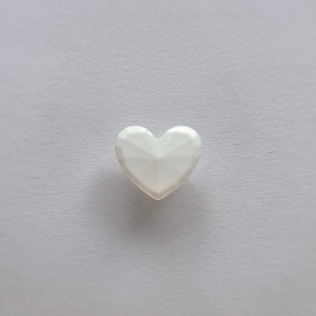 Heart – milky flat 8×7mm